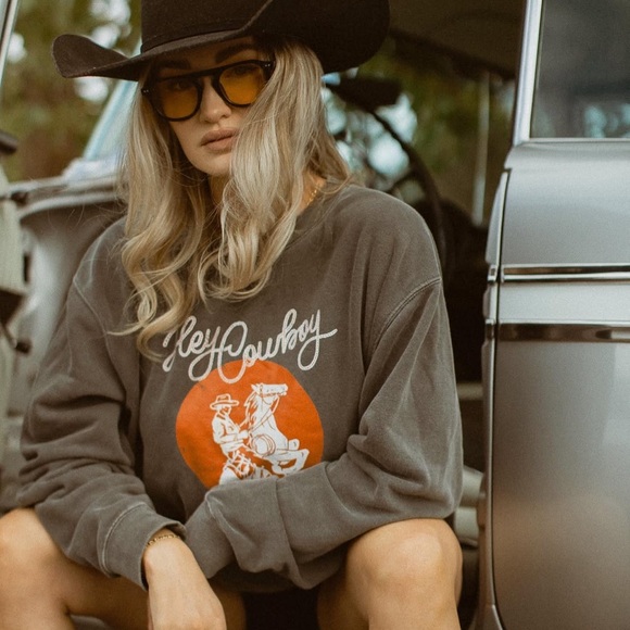 Hey Cowboy sweater - Picture 1 of 5